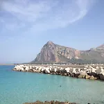 Frühstückspension Hellas Makari 3*