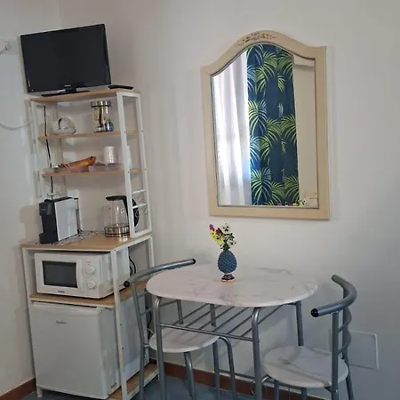 Hellas Makari Macari